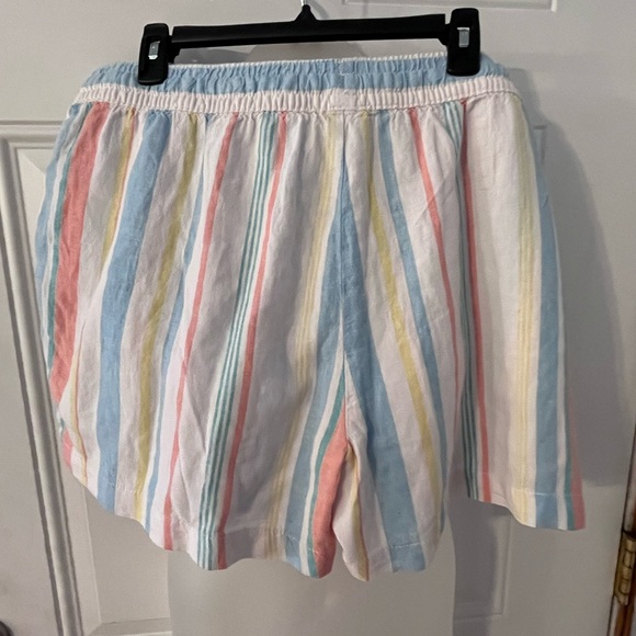 👚👖🥿💜 3-for-$10 💜👚👖🥿. 
Linen Shorts - Picture 4 of 4